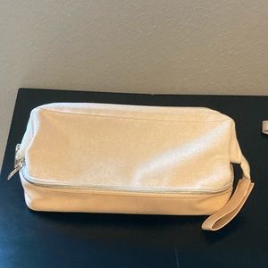 The Dopp Kit-Beis
